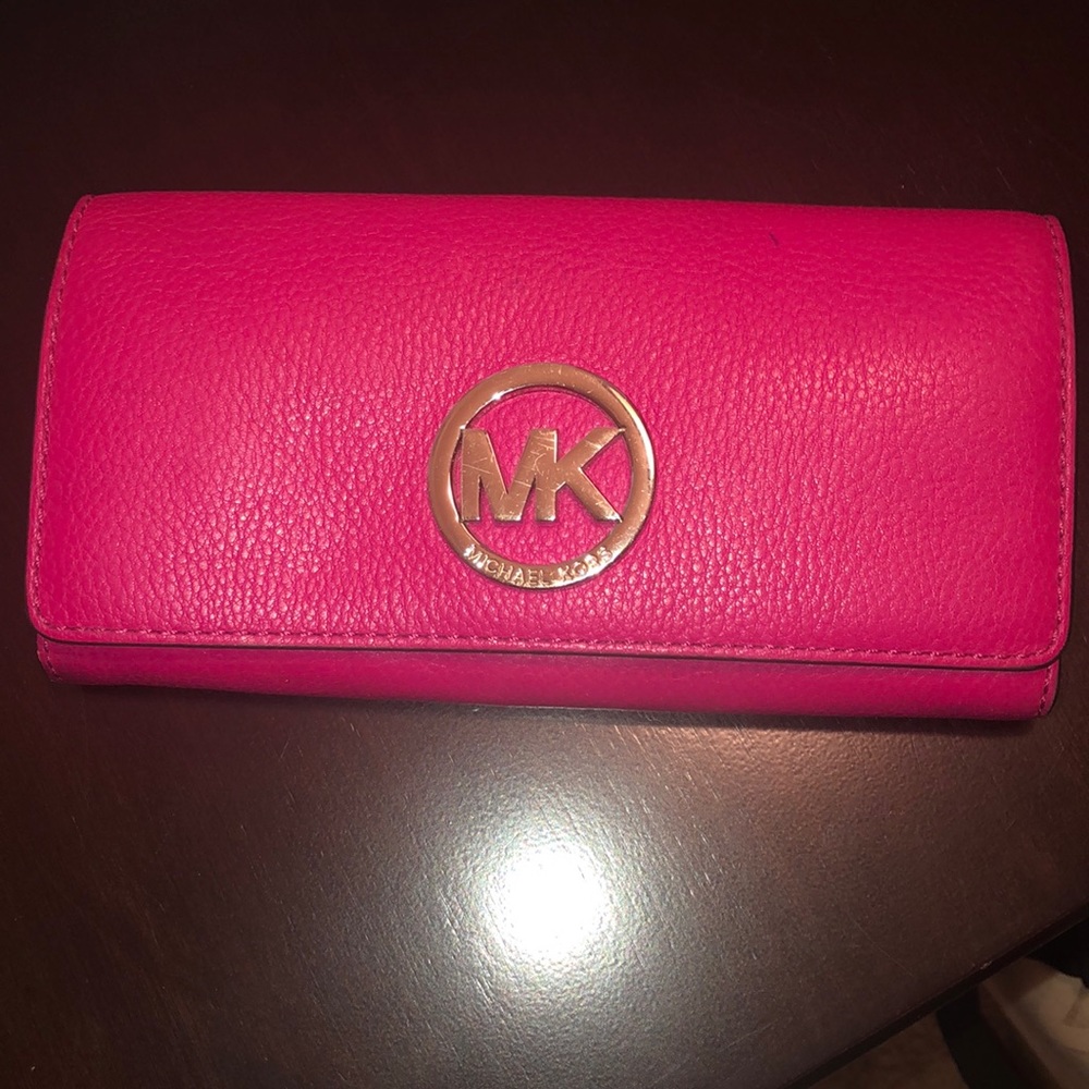 MK wallet fuschia